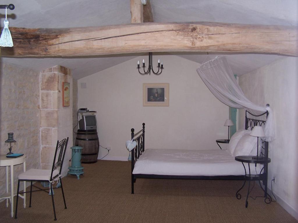 Le Four A Pain Hotel Saint-Jean-d'Angely Room photo