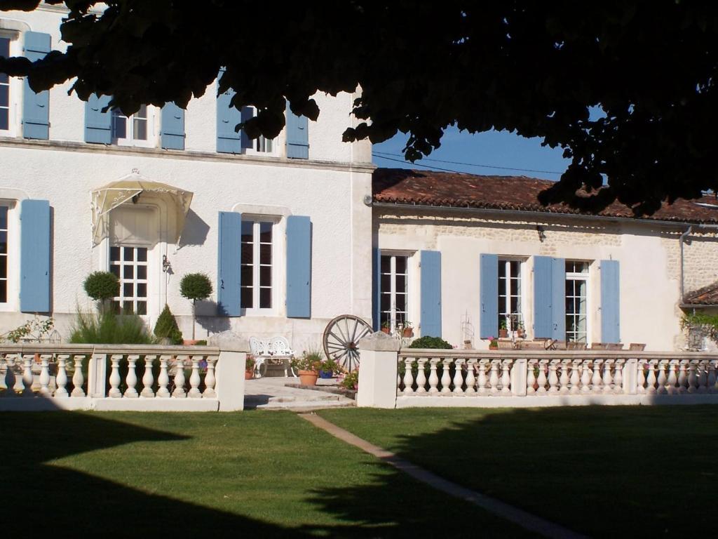 Le Four A Pain Hotel Saint-Jean-d'Angely Exterior photo