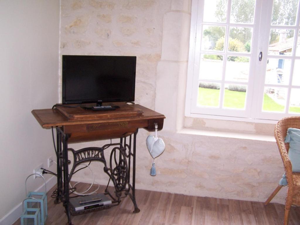 Le Four A Pain Hotel Saint-Jean-d'Angely Room photo